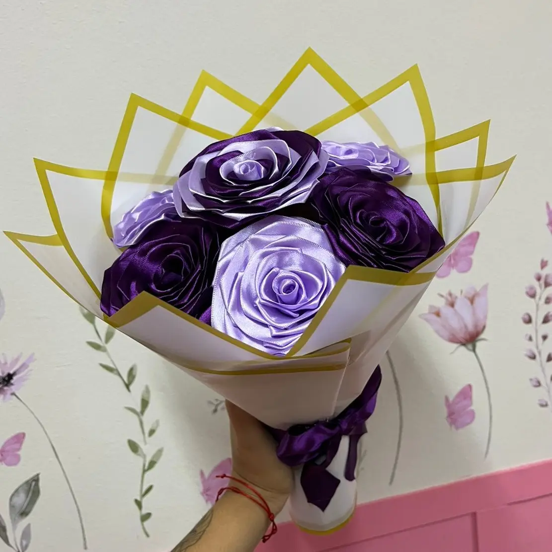 Buquê de Rosas de Cetim Roxo – Elegante e Sofisticado com 7 ROSAS