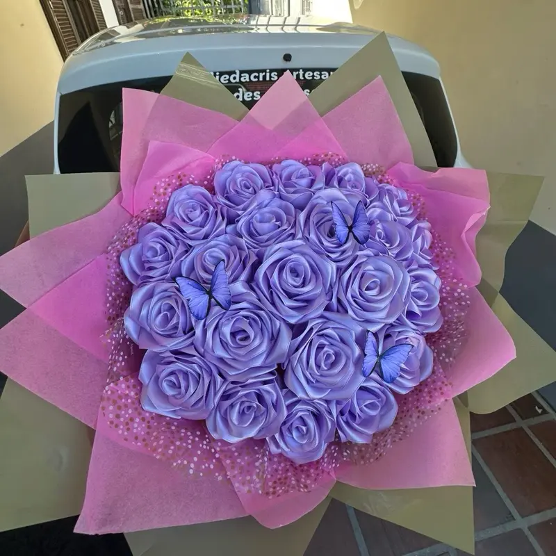 Buque de Rosas eternas na cor lilas/roxo com luzes