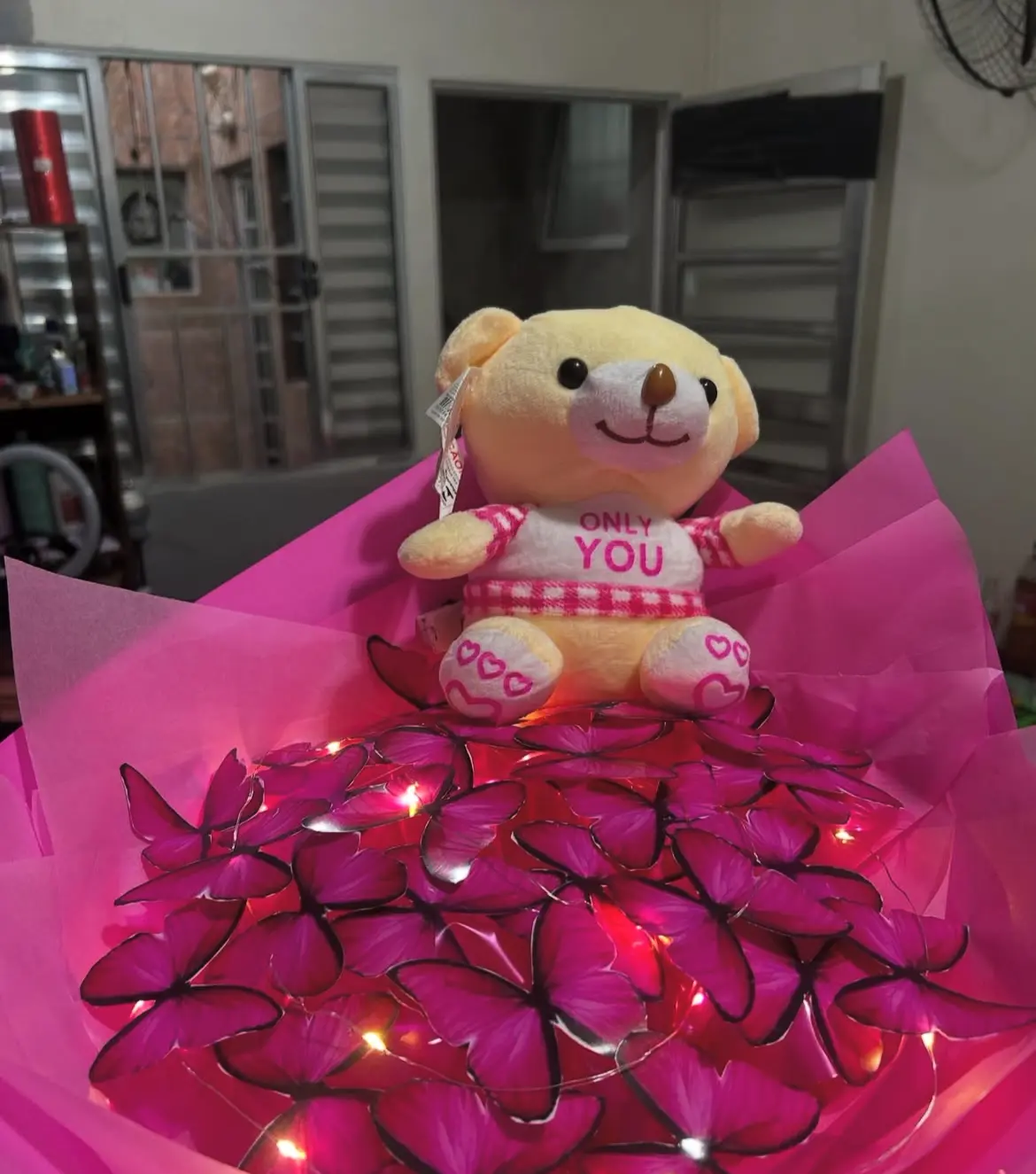 Buquê de borboleta rosa com led e com urso